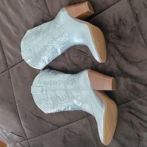 NWT Silver Metallic Brand Name Cowboy Boots!! Offers accepted!!